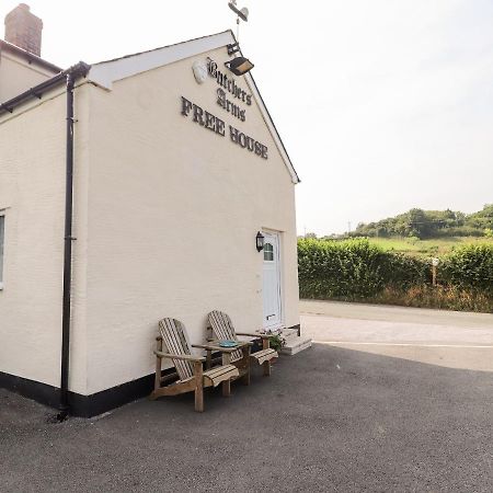 Butchers Arms Cottage Nercwys エクステリア 写真